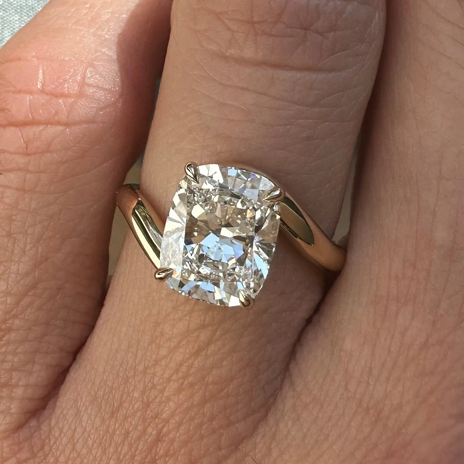 Isola Cushion Solitaire