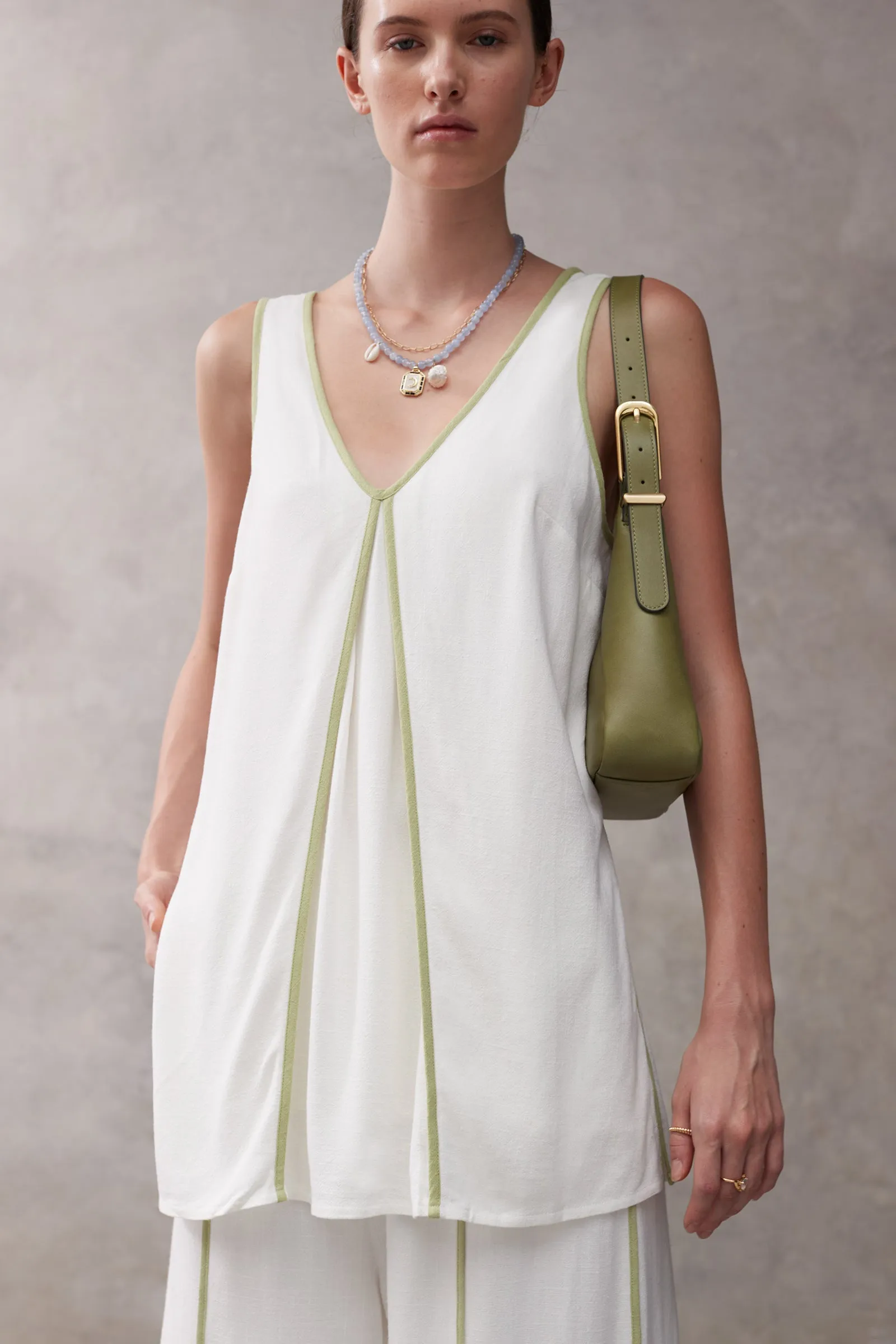 THE ESILA TOP